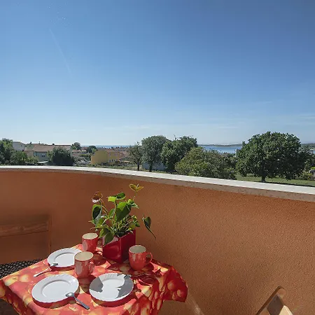 Apartment Malvazija